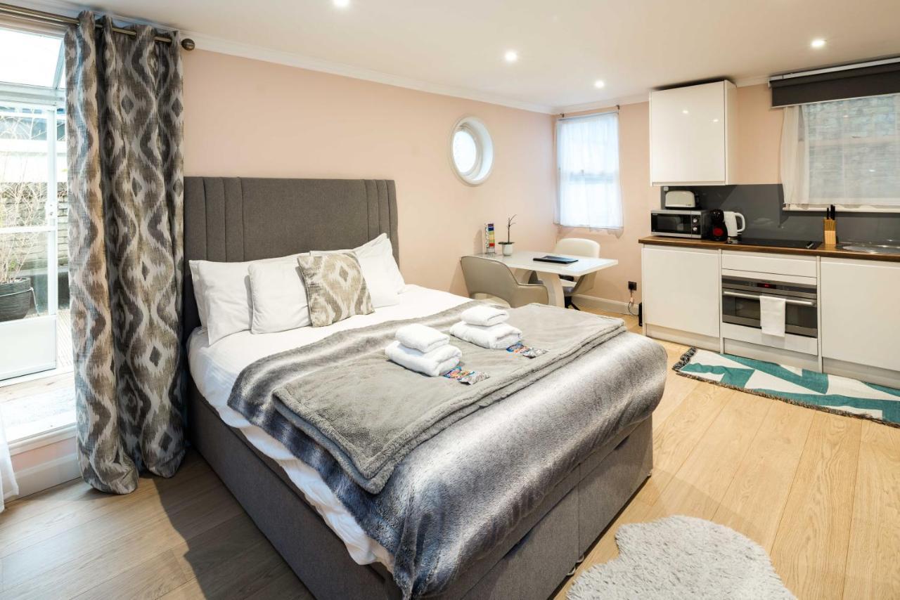 Superb Chelsea Rare Find With Patio 2 Min From Tube Apartamento *