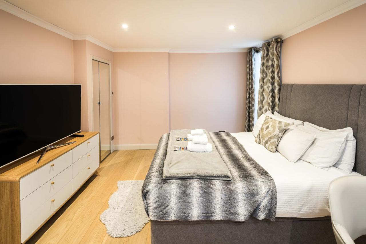 Superb Chelsea Rare Find With Patio 2 Min From Tube * Londres