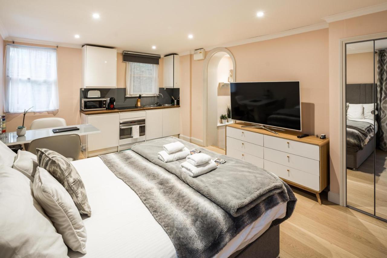 Superb Chelsea Rare Find With Patio 2 Min From Tube * Londres